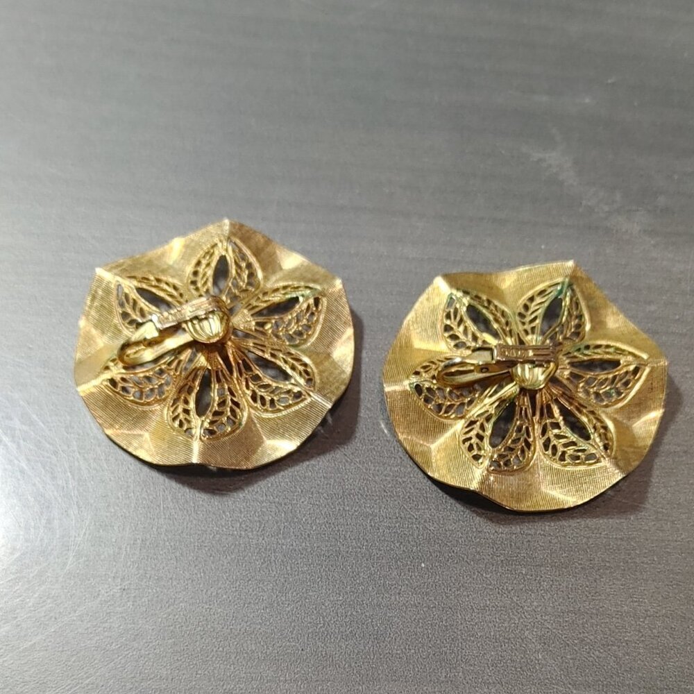 Sarah Coventry Gold Tone Sand Dollars Clip On Earrings